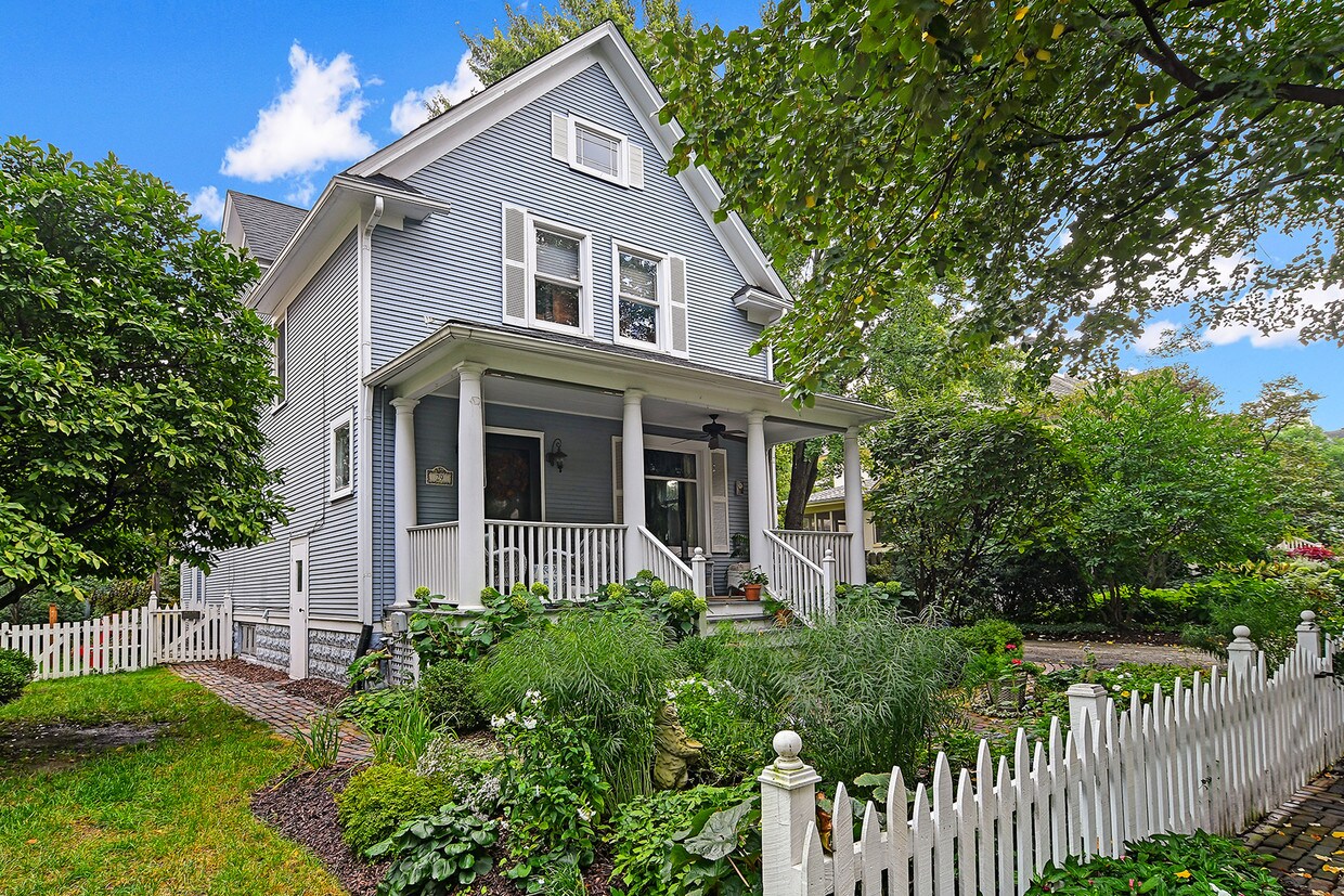 Primary Photo - 29 S Elm St