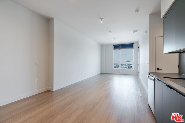 Foto del edificio - 10601 Washington Blvd