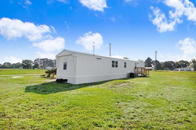 Building Photo - 2379 US Hwy 13 S