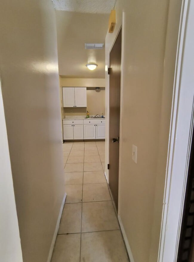 Foto del edificio - Spacious 3-Bedroom  2 Bathroom Apartment f...