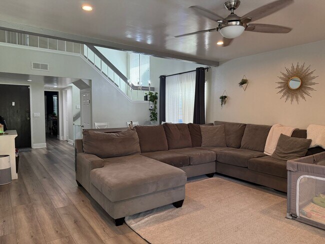 Foto del edificio - Move in Ready 3bed/3bath, beautiful backyard