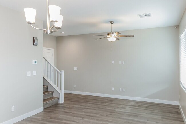 Foto del edificio - 5428 Funks Grove Ln