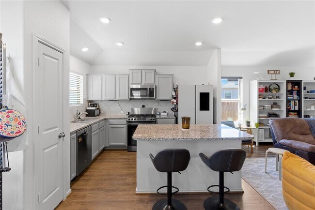 Foto del edificio - 7409 Spring Ray Dr