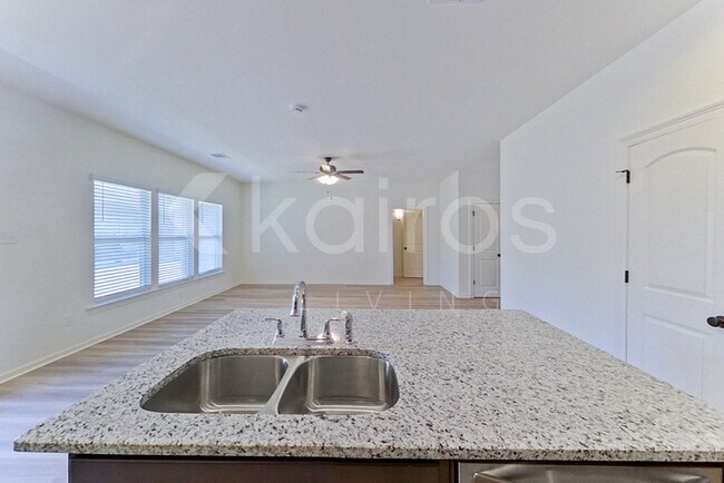 Foto del edificio - 204 Salvat Dr