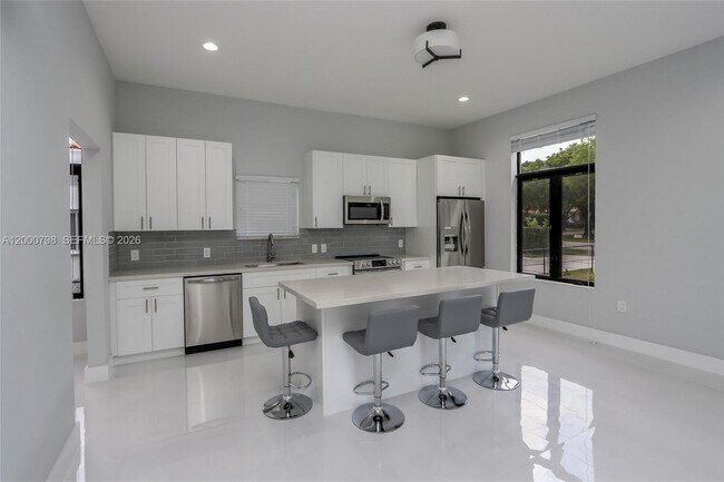 Foto del edificio - 5126 SW 57th Ave