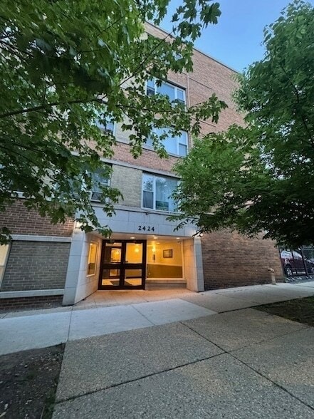 Building Photo - 2424 W Estes Ave