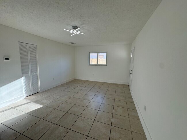 Foto del edificio - 2236 NW 33rd St