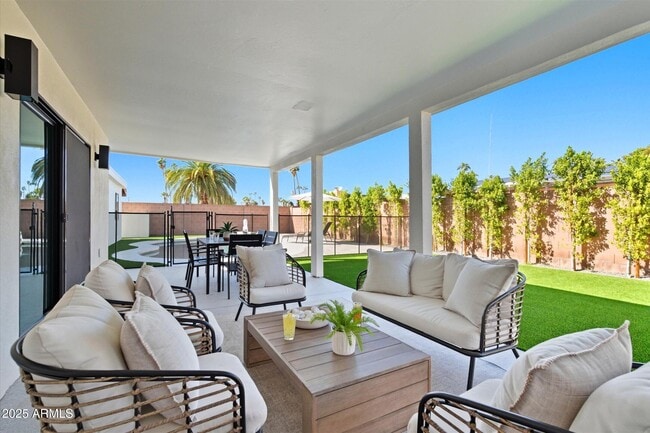 Building Photo - 6712 E Pershing Ave