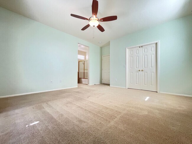 Foto del edificio - 3 Bedroom 2 1/2 Bath Home - Kitchen w/Gran...