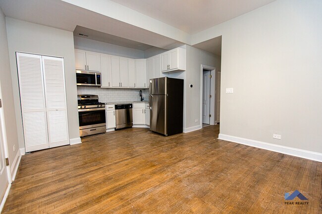 Building Photo - 851 N Leavitt St
