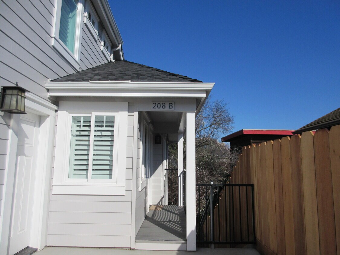 Primary Photo - Newer Home in Seabright
