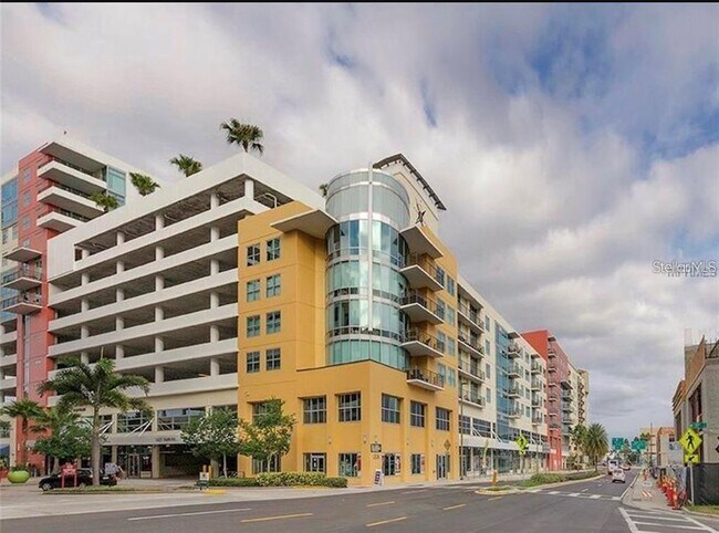 Building Photo - 1208 E Kennedy Blvd