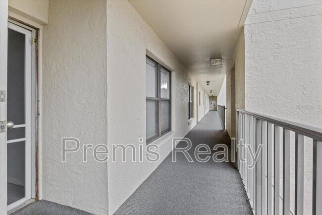 Foto del edificio - 900 Cove Cay Dr