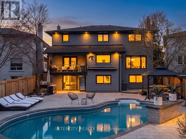 Building Photo - 61 Golfwood Heights