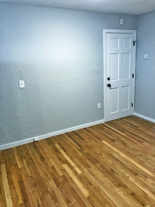 Open Concept w/ Kitchen - 181 Bowen St