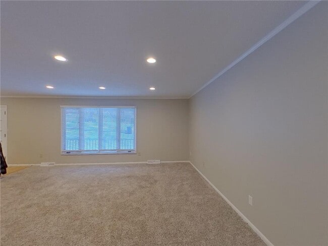 Foto del edificio - 13101 Thomas Ave