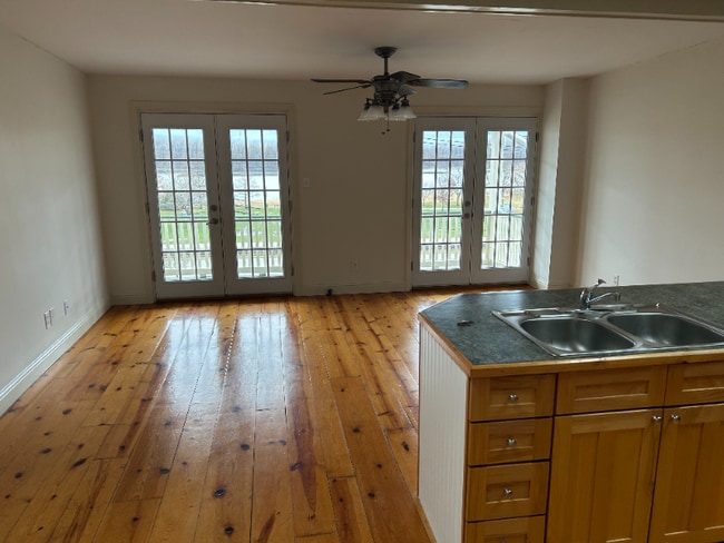 Building Photo - 336 S Main St