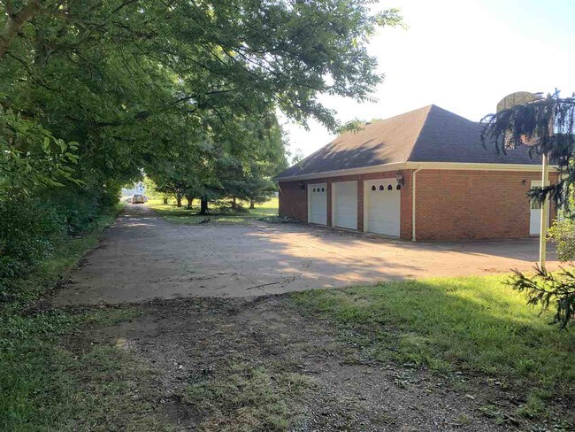 Building Photo - 8629 Nashville Rd