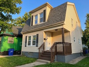 Building Photo - 215 S Hedges St