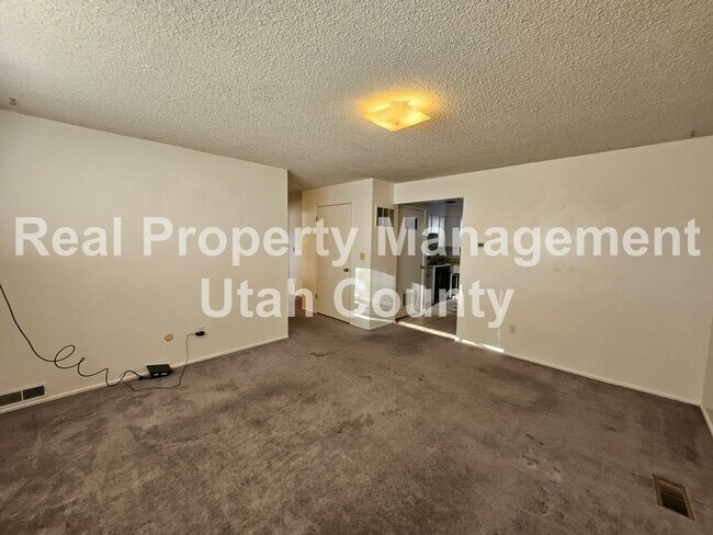 Foto del edificio - Orem Duplex