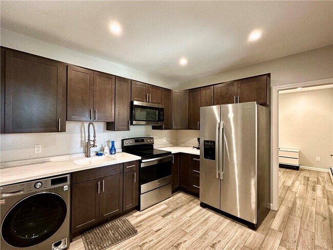 Building Photo - 29 Ann St