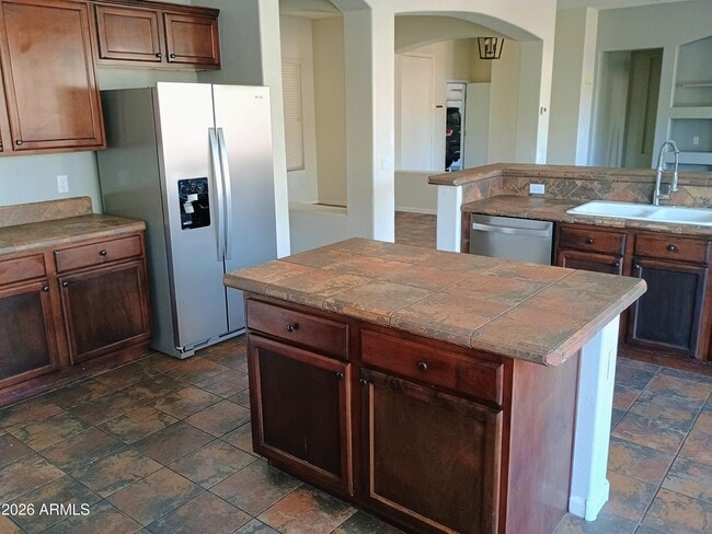 Building Photo - 3478 E Lowell Ave