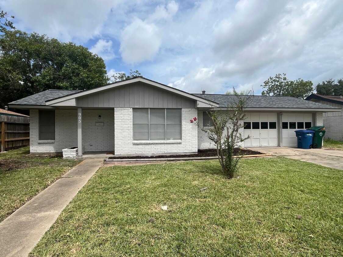 Primary Photo - Remodeled 3 Bedroom 2 Bath Home