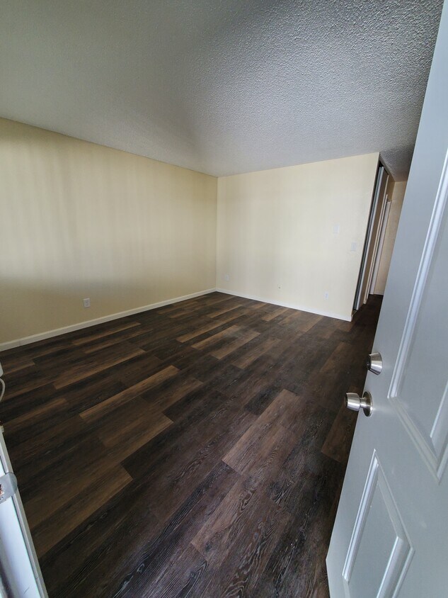 Livingroom - 5101 Huntington Dr N