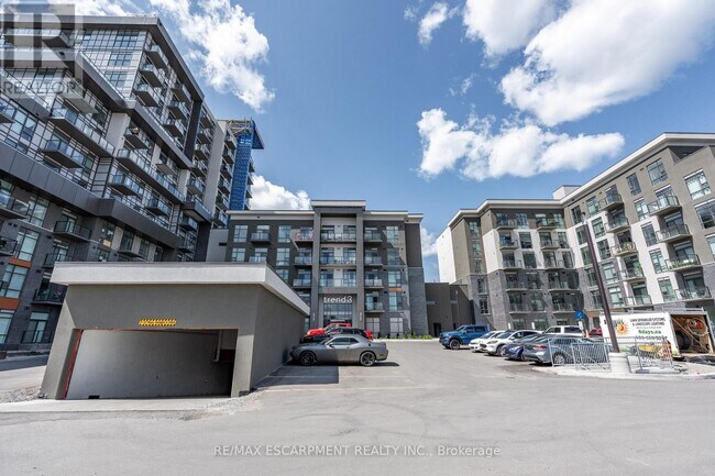 Building Photo - 470 Dundas St E