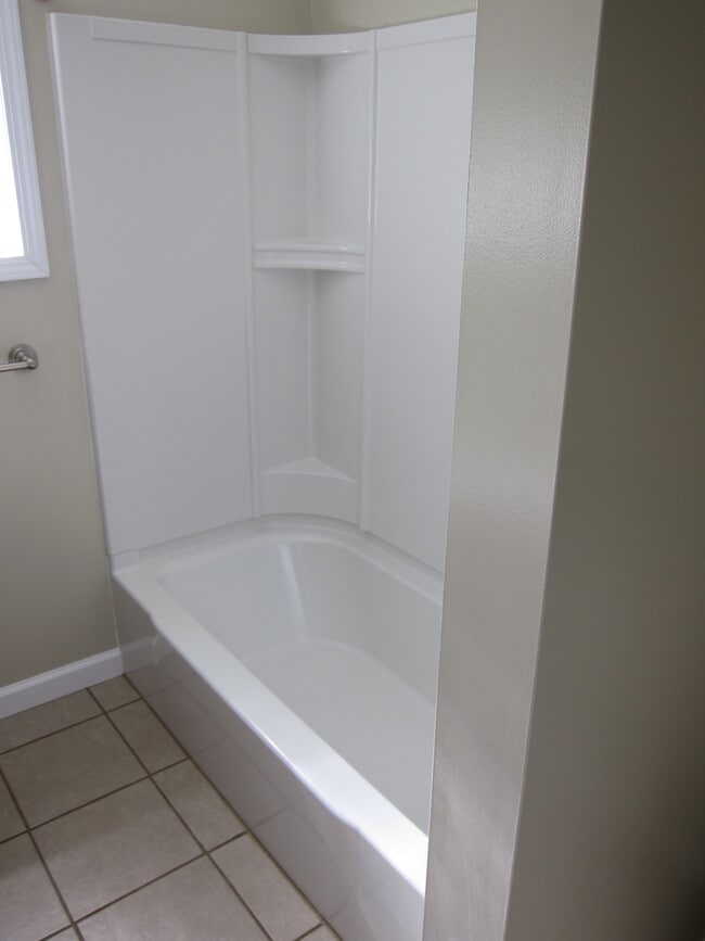 Building Photo - 5083 Mellwood Dr