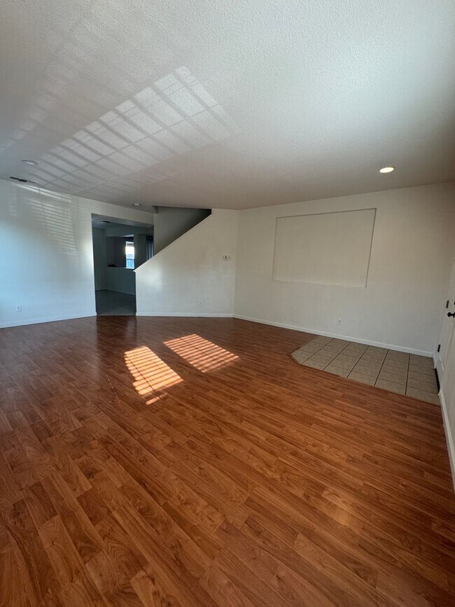 Foto del edificio - Move-In Ready Two-Story Rental with Loft and Formal Dining