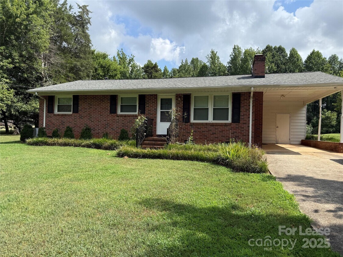 Foto principal - 203 Valleydale Dr