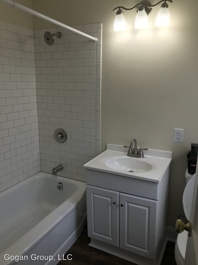 Foto del edificio - 1 br, 1 bath Apartment - 458 N Cassady Avenue