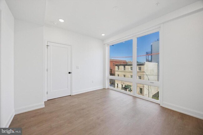 Foto del edificio - 1614 Ridge Ave