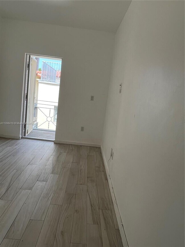 Building Photo - 820 15th St