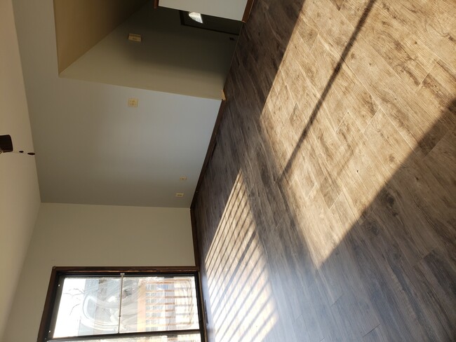 Foto del edificio - 449 E Hillcrest Dr