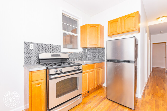 Foto del edificio - 1327 Halsey St