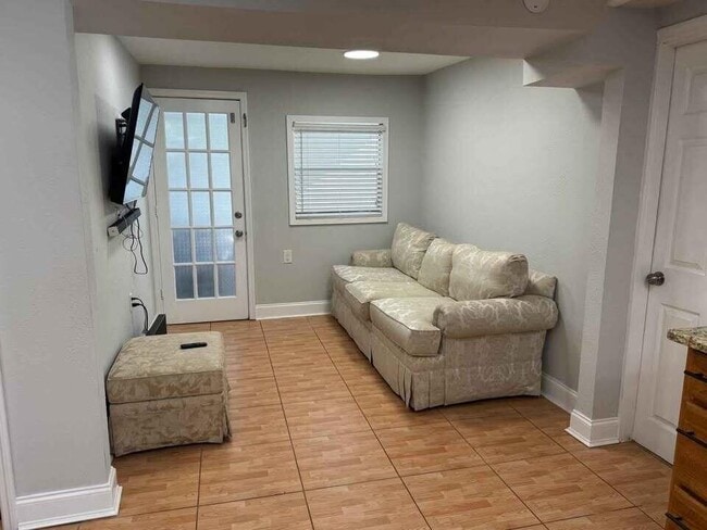 Foto del edificio - 703 Ulrich Rd