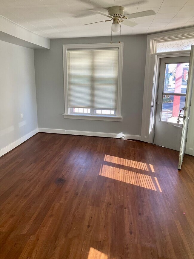 Foto del edificio - 201 W Water St