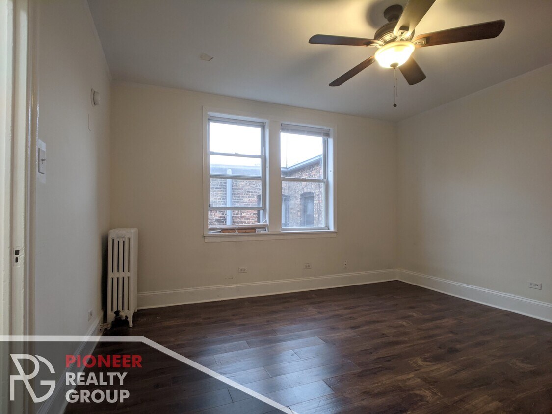 Primary Photo - 2119 N Sedgwick St