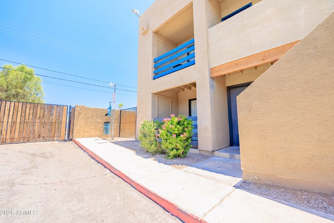 Building Photo - 1241 N 48th St