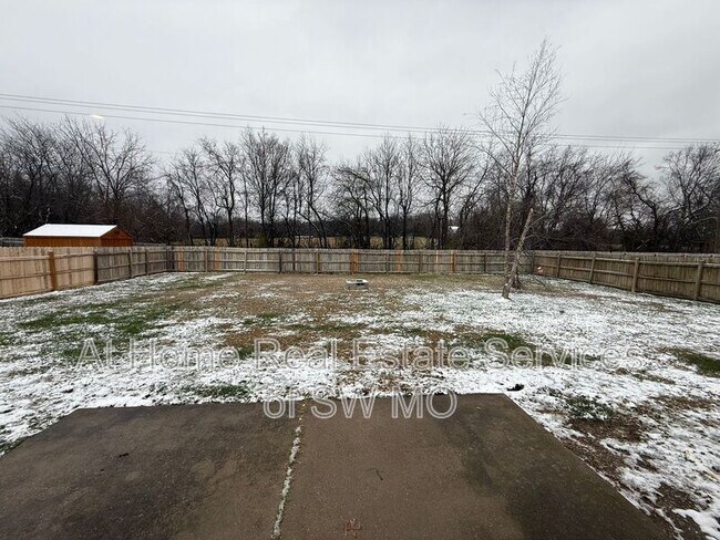 Foto del edificio - 814 Fox Creek Rd