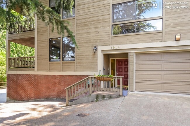 Building Photo - 1914 13th Ave W