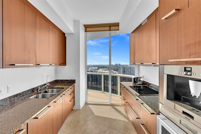 Building Photo - 15811 Collins Ave