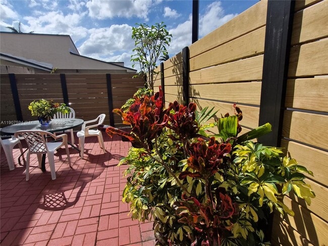 Building Photo - 10904 SW 72nd St