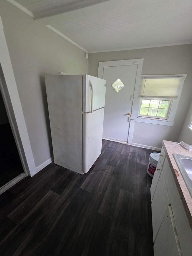 Building Photo - 2 bedroom, 1 bathroom home located in Darl...