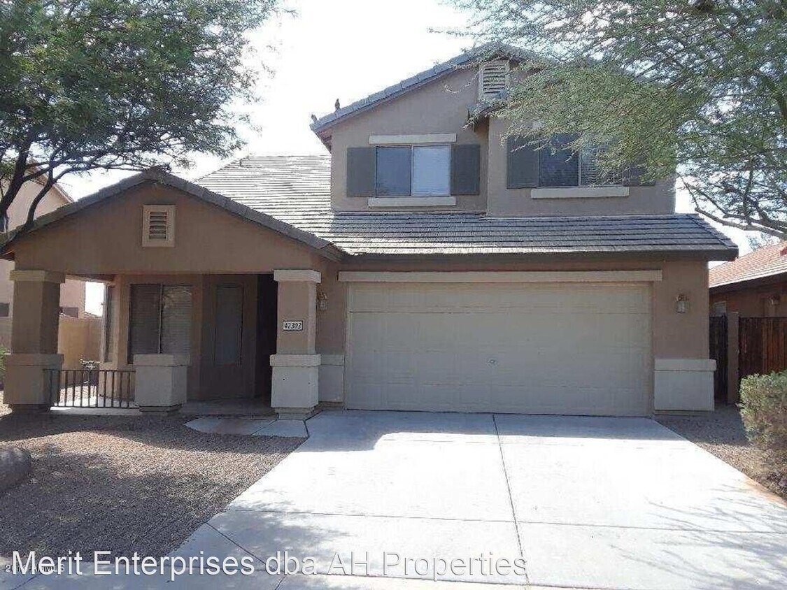 Primary Photo - 4 br, 2.5 bath House - 42303 W CHAMBERS DR
