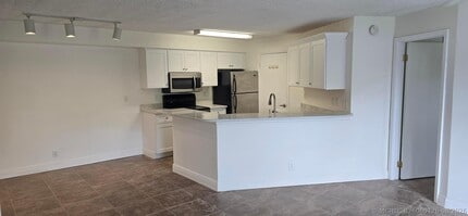 Building Photo - 9999 Summerbreeze Dr