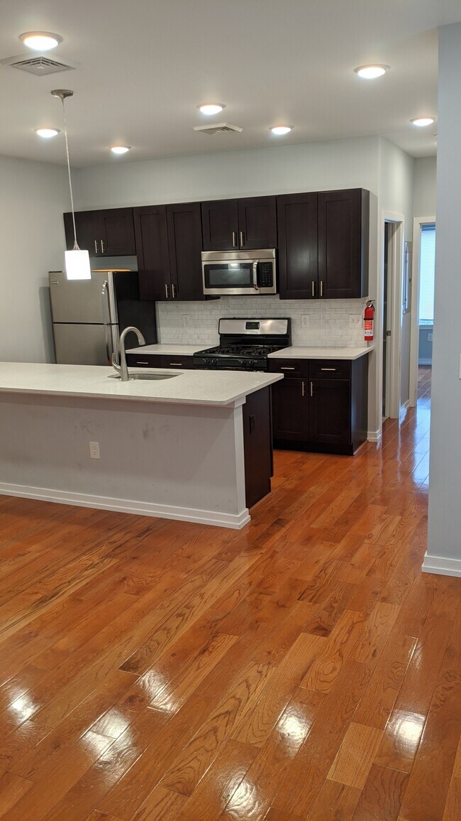 Building Photo - 409 N 41st St