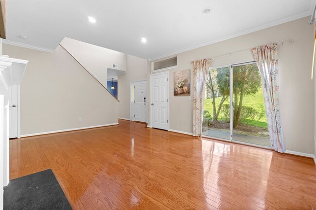 Foto del edificio - 40 Four Oaks Rd